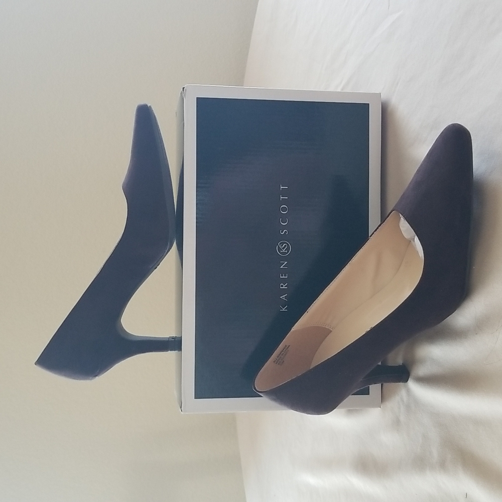 Women Suede Brown 3inch high close shoes.